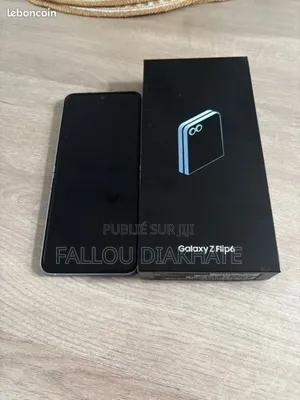 Photo - New Samsung Galaxy Z Flip6 256 GB Blue