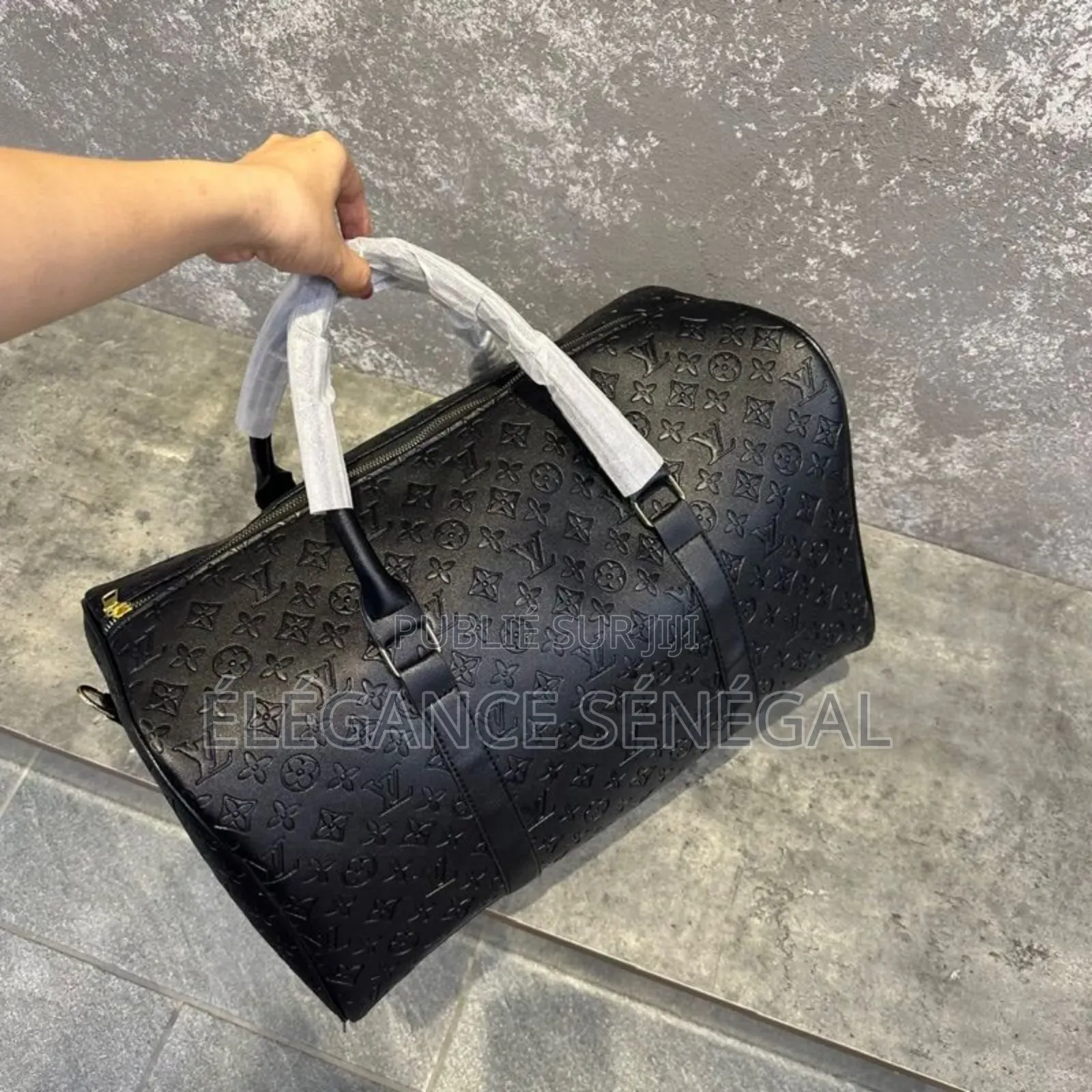 Sac De Voyage Louis Vuitton Cuir Noir À Dakar