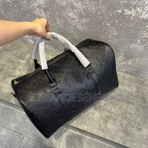 Sac De Voyage Louis Vuitton Cuir Noir À Dakar