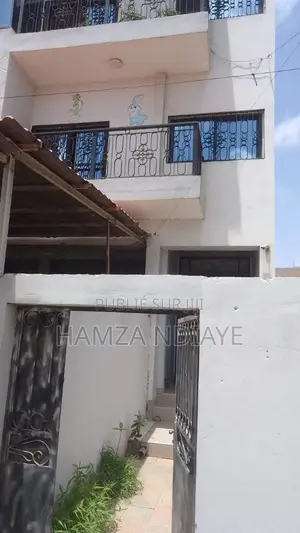 12chbre Villa dans Babacar Pdg, Région de Dakar à Vendre