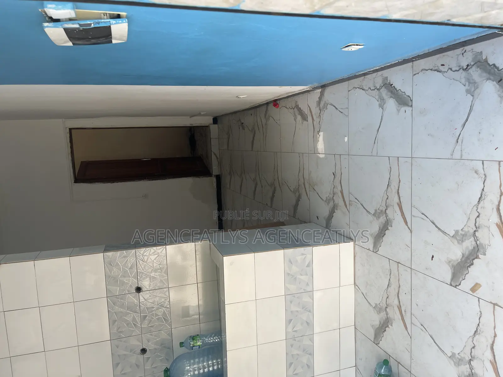 Magasin Avec Salle De Bain a Louer