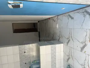 Photo - Magasin Avec Salle De Bain a Louer