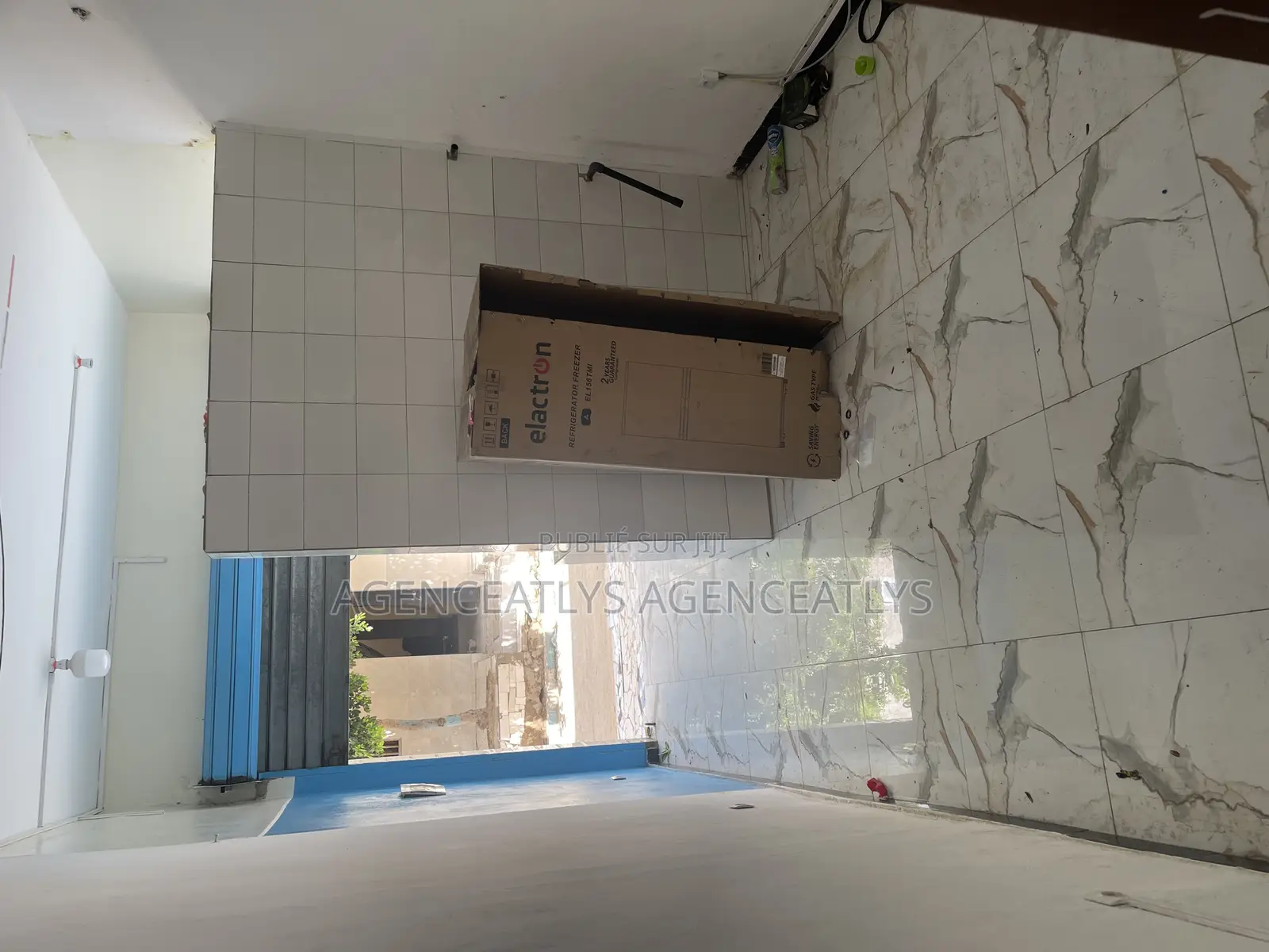 Magasin Avec Salle De Bain a Louer