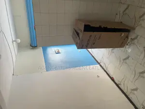 Magasin Avec Salle De Bain a Louer