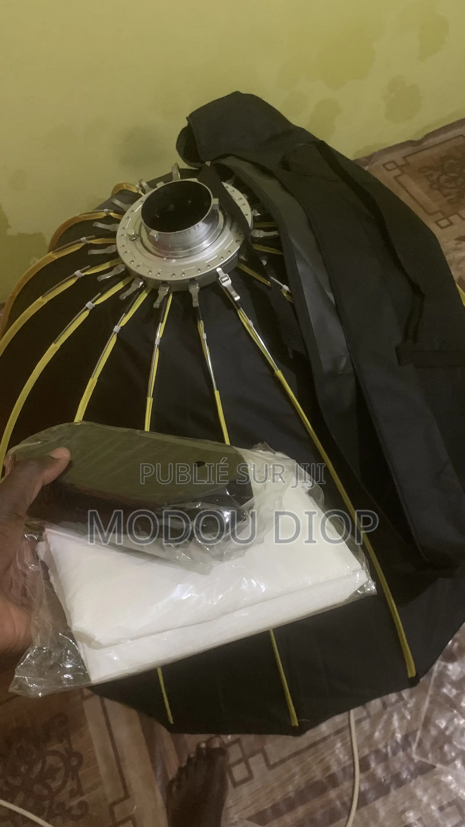 Softbox Parabolique 120cm Jaune Noir Avec Grille