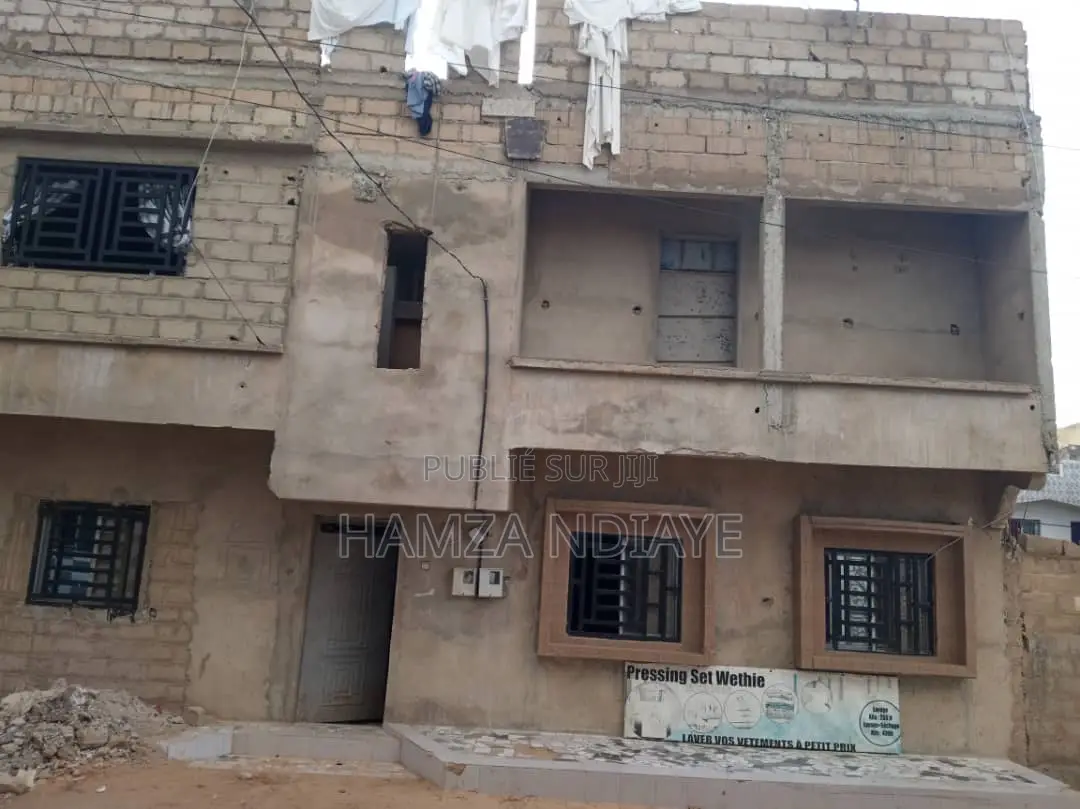 7chbre Maison dans Laye Pdg, Région de Dakar à Vendre