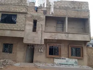 7chbre Maison dans Laye Pdg, Région de Dakar à Vendre