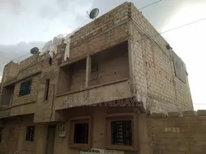 7chbre Maison dans Laye Pdg, Région de Dakar à Vendre