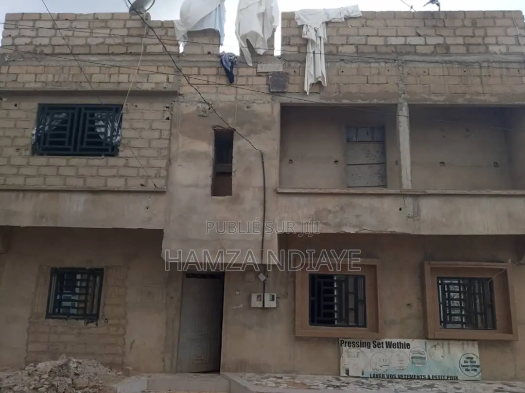 7chbre Maison dans Laye Pdg, Région de Dakar à Vendre