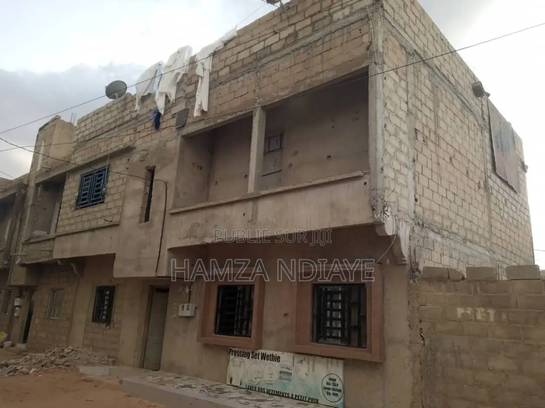 7chbre Maison dans Laye Pdg, Région de Dakar à Vendre