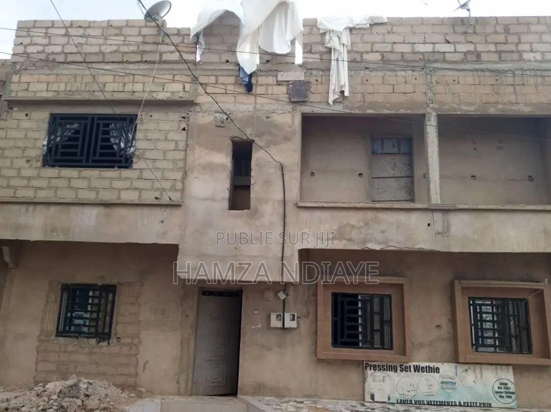 7chbre Maison dans Laye Pdg, Région de Dakar à Vendre