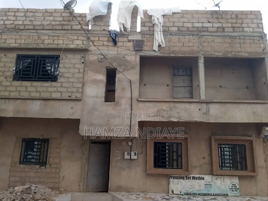 7chbre Maison dans Laye Pdg, Région de Dakar à Vendre