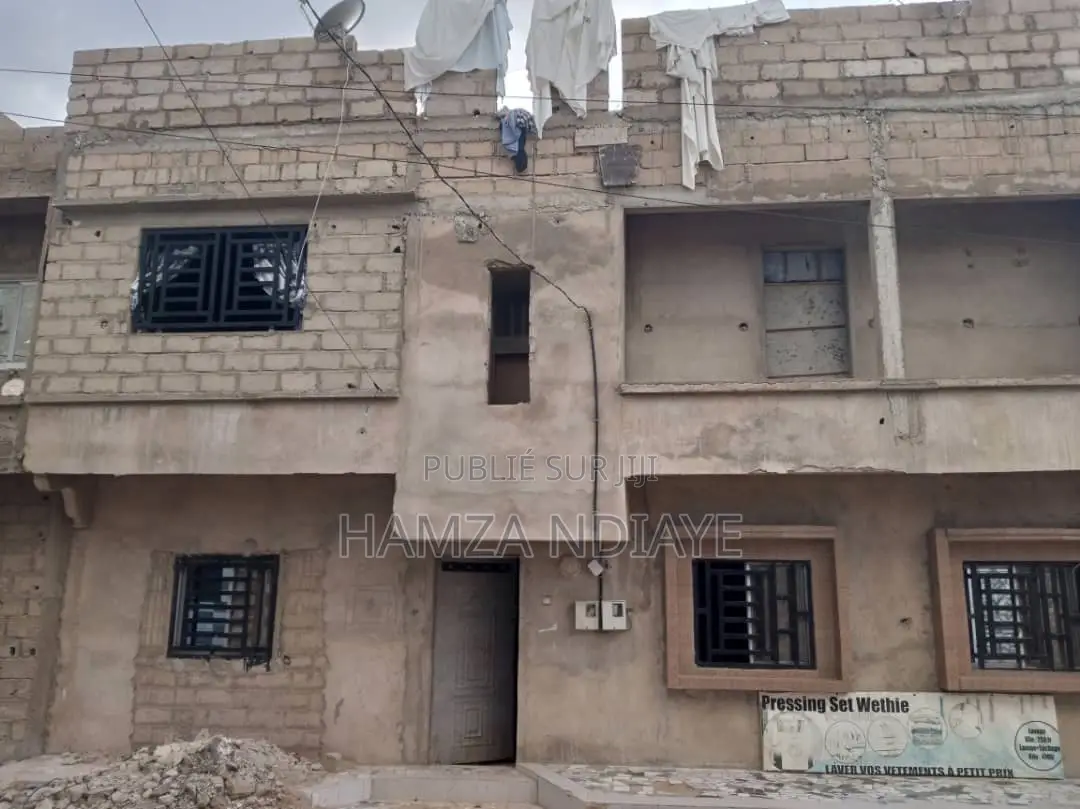 7chbre Maison dans Laye Pdg, Région de Dakar à Vendre