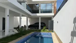 4chbre Maison dans Villa, Thiès Sud à Vendre