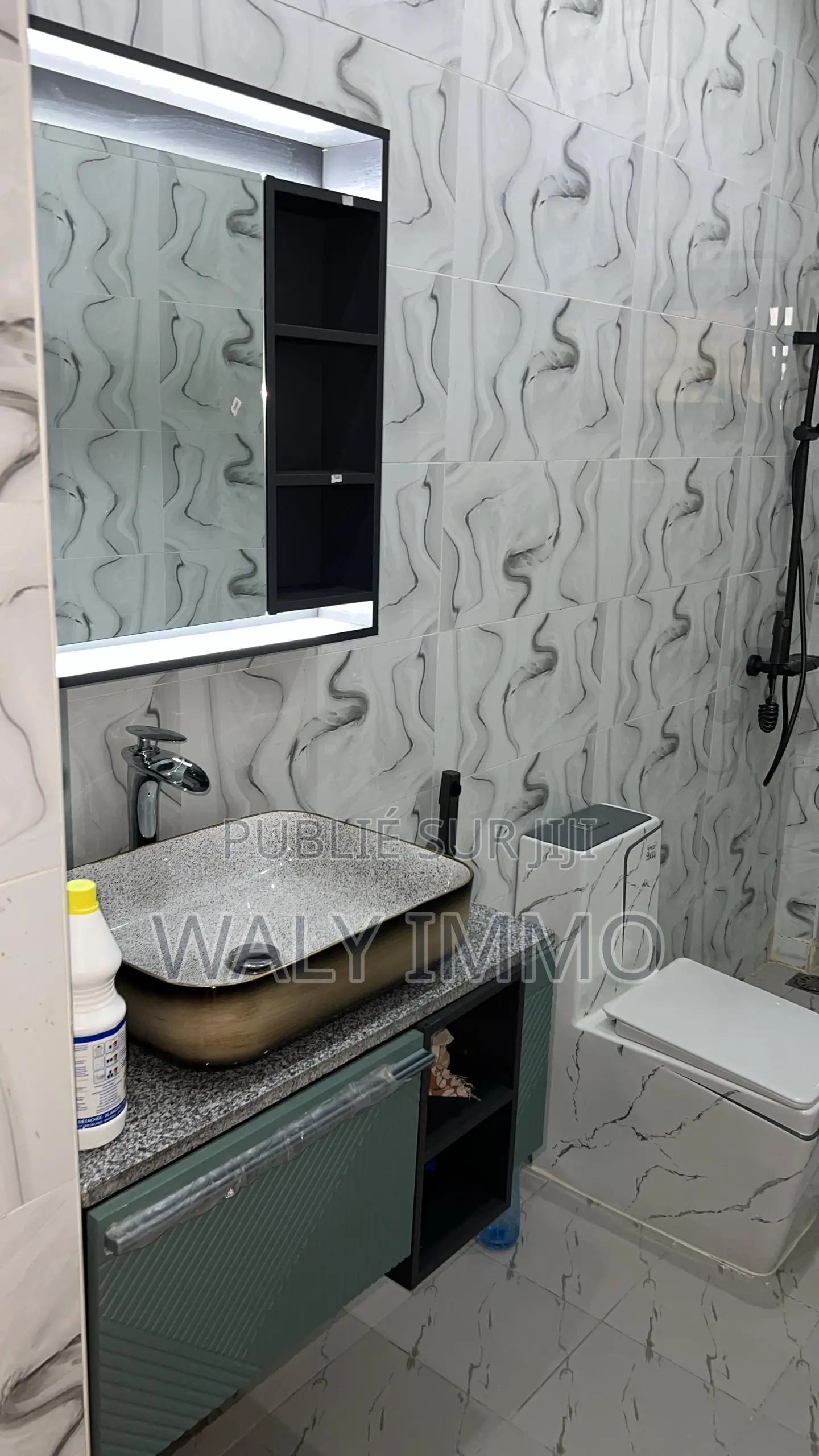 4chbre Maison dans Villa, Thiès Sud à Vendre