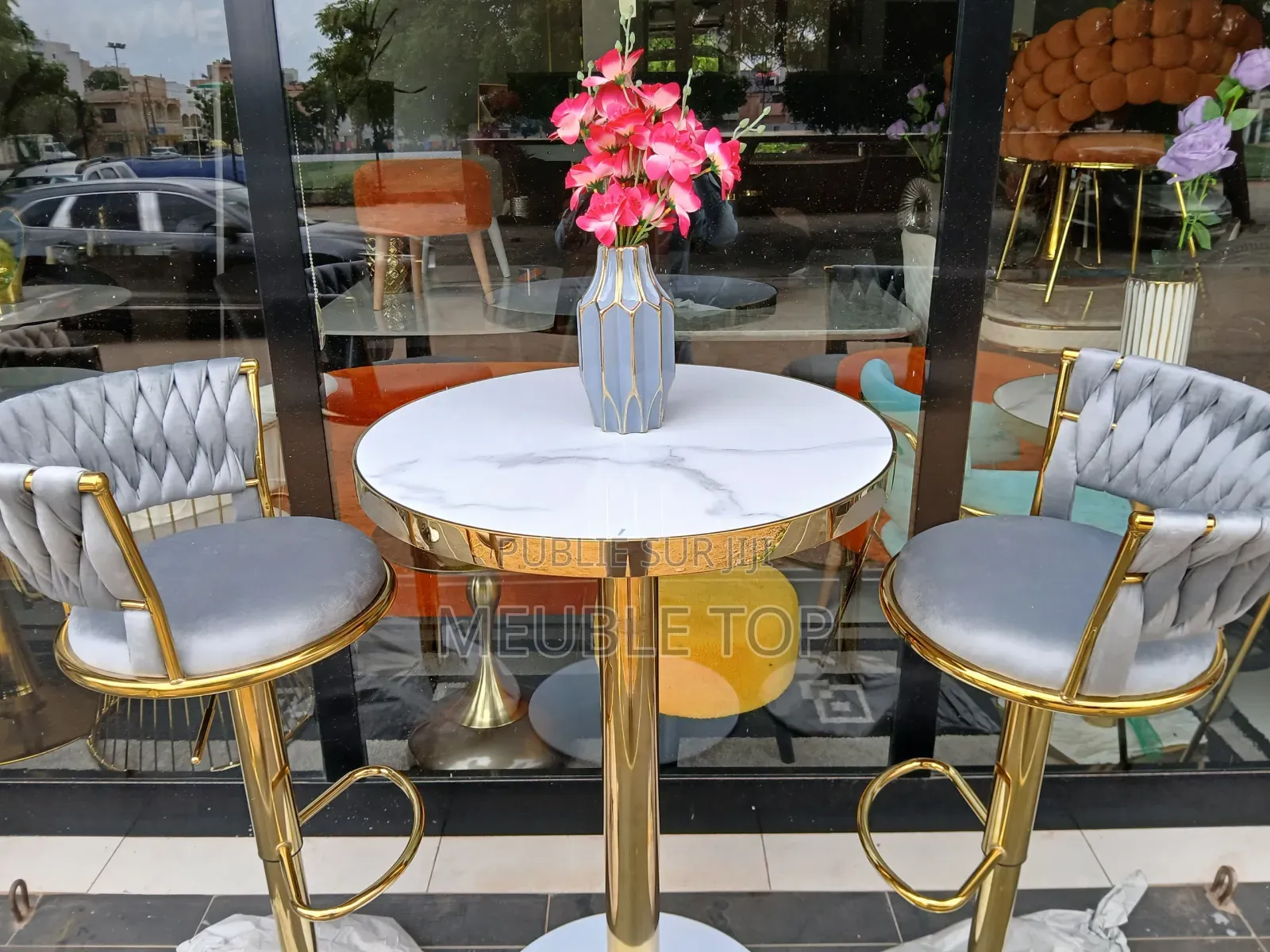 Tête-À-Têtes Neufs