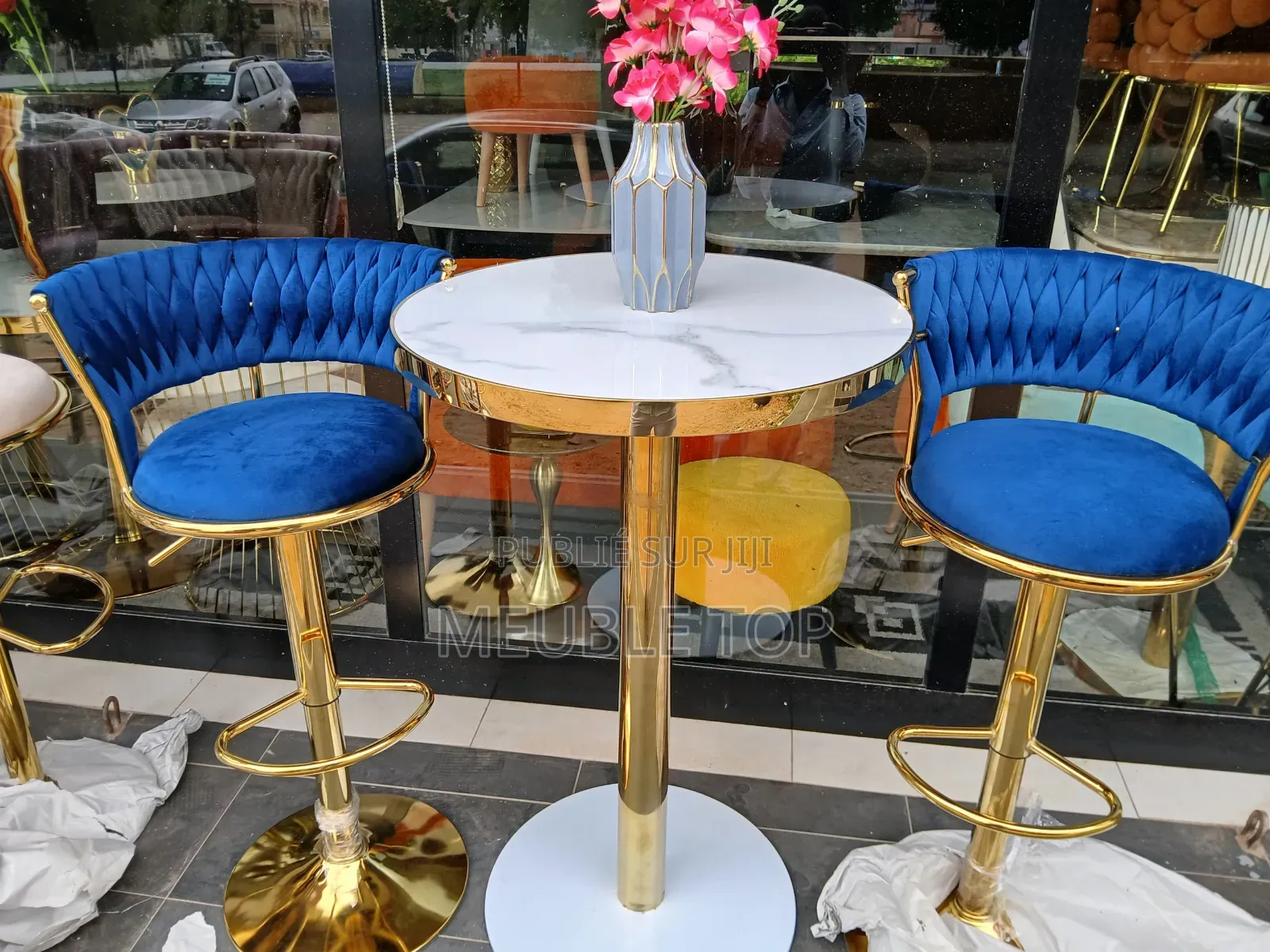 Tête-À-Têtes Neufs