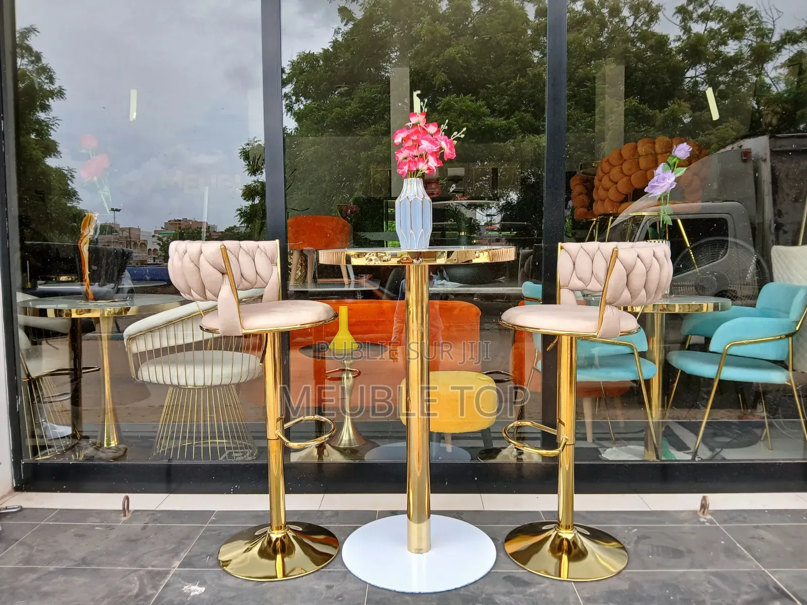 Tête-À-Têtes Neufs