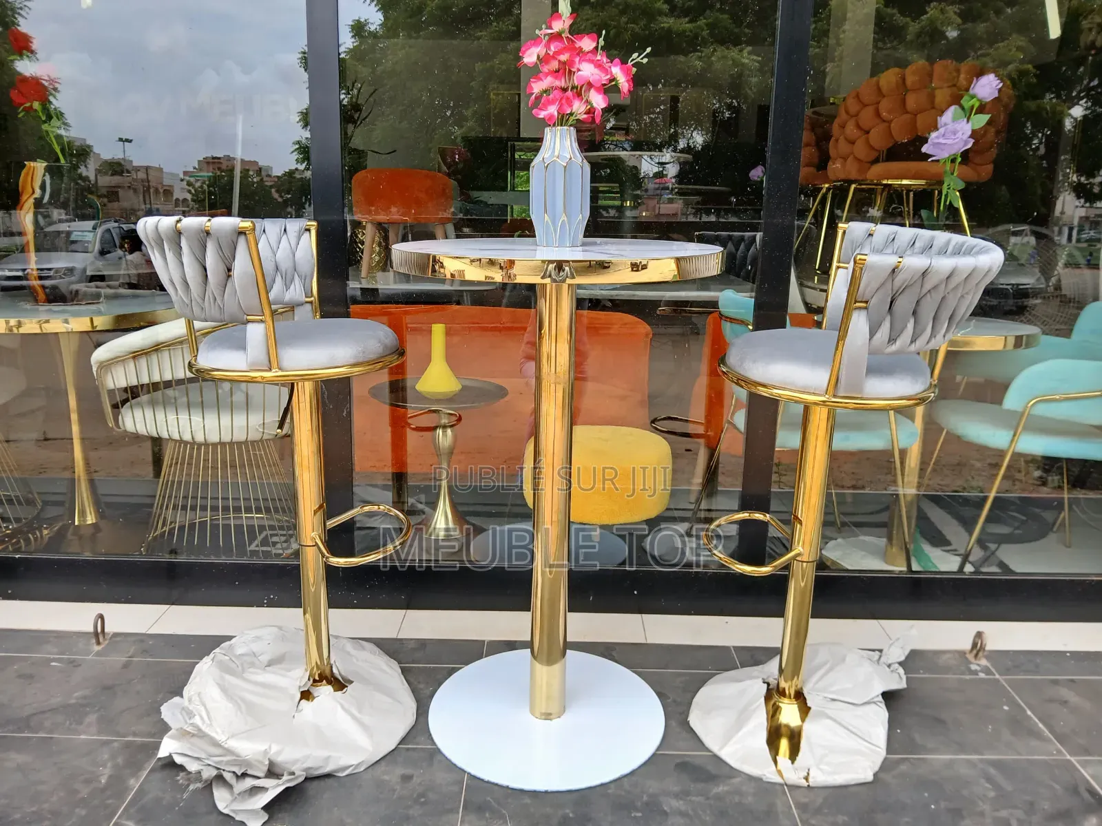 Tête-À-Têtes Neufs