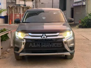 Photo - Mitsubishi Outlander 2018 Gris