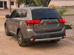 Mitsubishi Outlander 2018 Gris