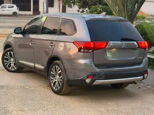 Mitsubishi Outlander 2018 Gris