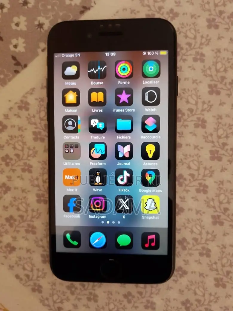 New Apple iPhone SE (2022) 64 GB Black