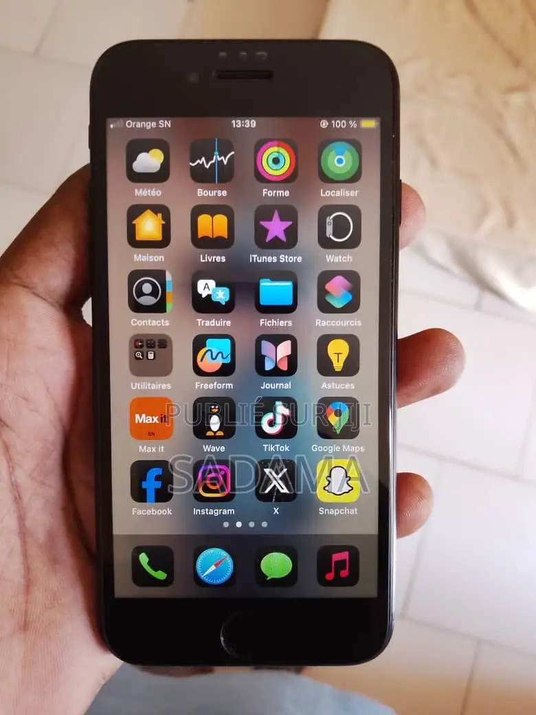 New Apple iPhone SE (2022) 64 GB Black