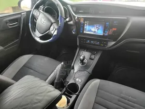 Toyota Auris 2016 Black