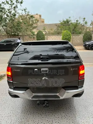 Mitsubishi L200 2019 Gris