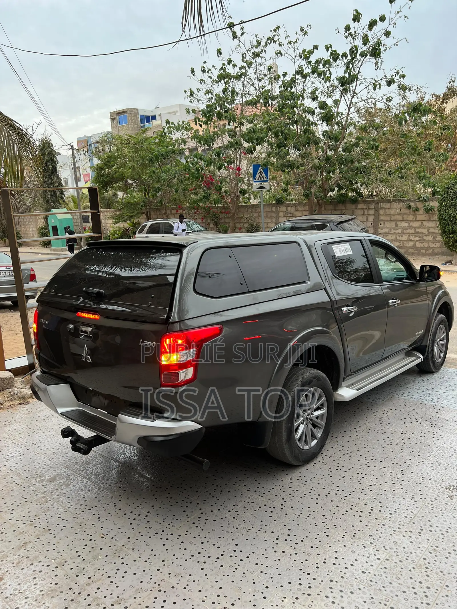 Mitsubishi L200 2019 Gris