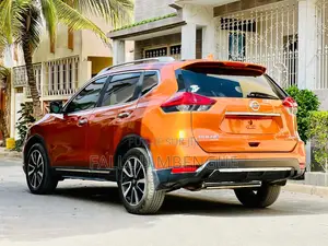 Nissan Rogue 2017 Orange