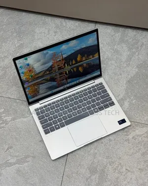 Photo - New Ordinateur Portable HP 630 32GB Intel Core Ultra 7 SSD 1T