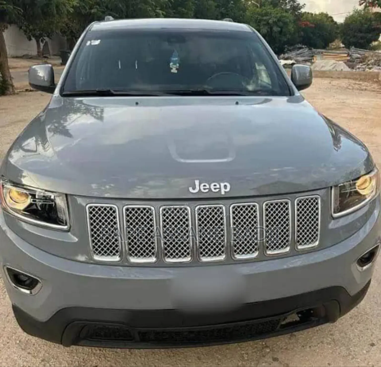 Location Jeep Grand Cherokee Laredo