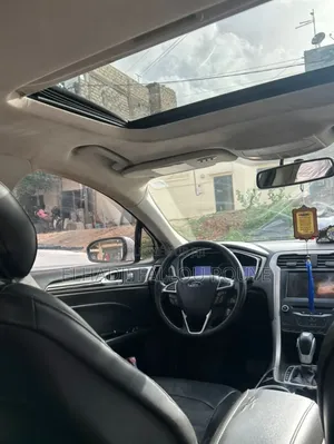 Photo - Ford Fusion 2015 Blanc