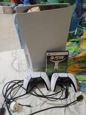 Photo - Playstation 5 + 2 Manete Fc25
