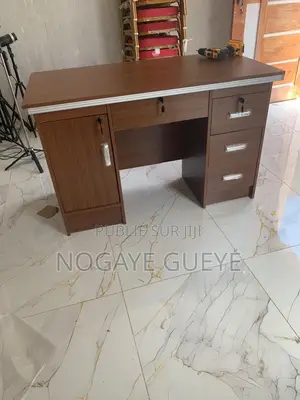 Photo - Table De Bureau