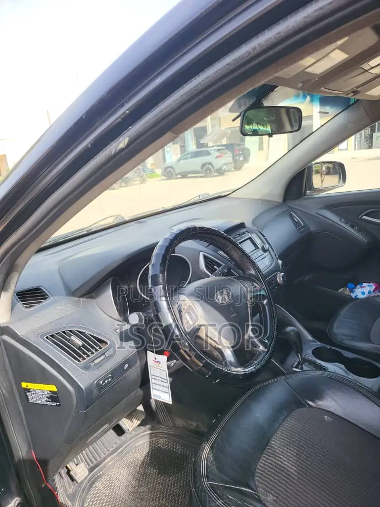 Hyundai Tucson 2012 Black