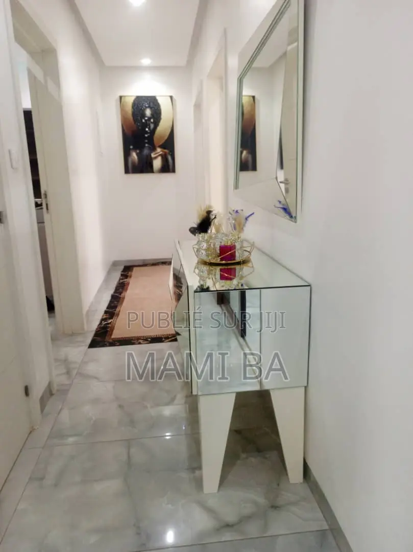 Furnished 3chbre Appartement dans Meublé, Almadies à Louer