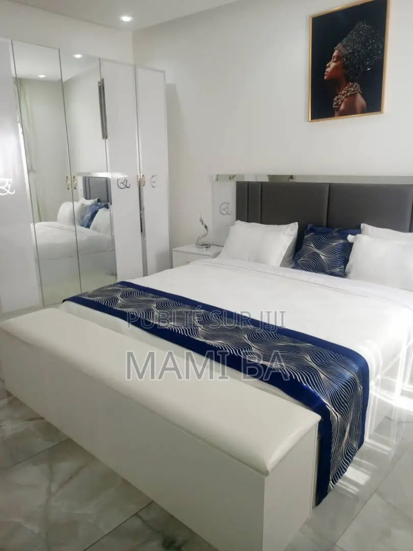 Furnished 3chbre Appartement dans Meublé, Almadies à Louer
