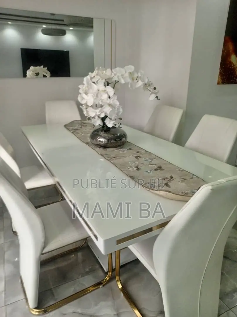 Furnished 3chbre Appartement dans Meublé, Almadies à Louer