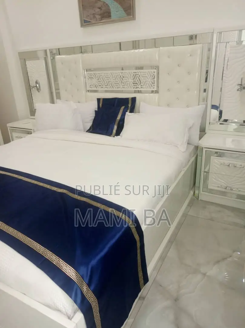 Furnished 3chbre Appartement dans Meublé, Almadies à Louer