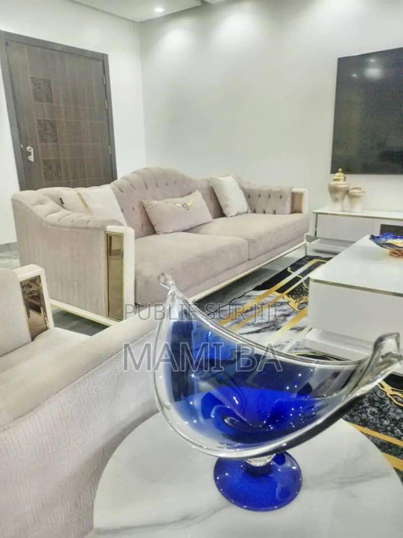 Furnished 3chbre Appartement dans Meublé, Almadies à Louer