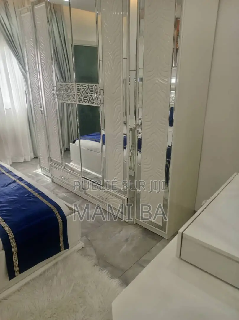 Furnished 3chbre Appartement dans Meublé, Almadies à Louer