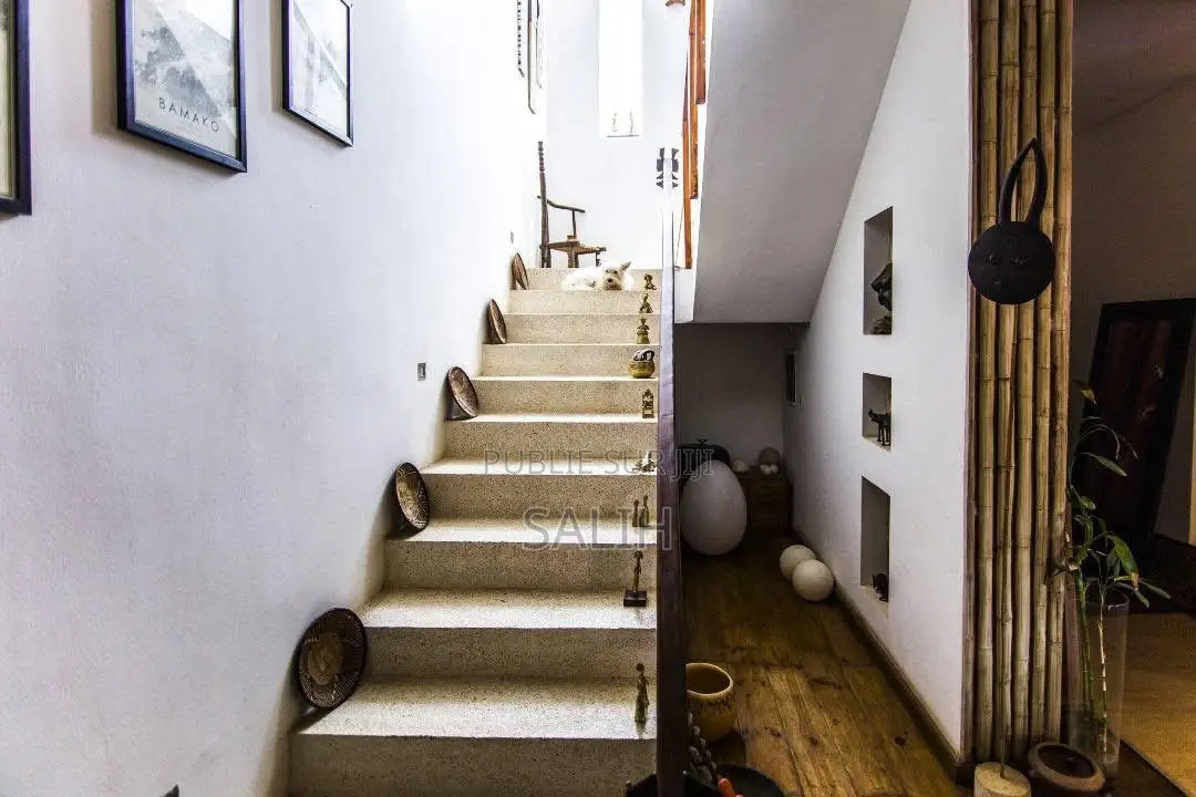 11chbre Maison dans Salih-Immo, Yoff à Vendre