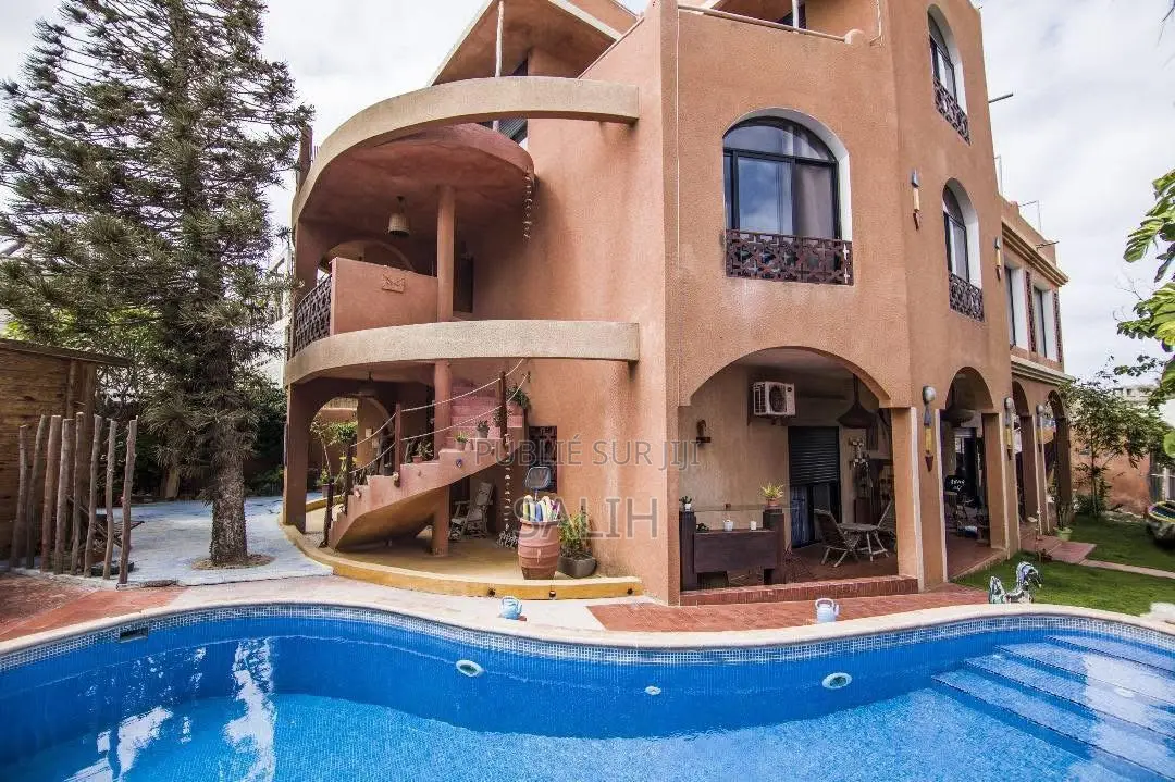 11chbre Maison dans Salih-Immo, Yoff à Vendre