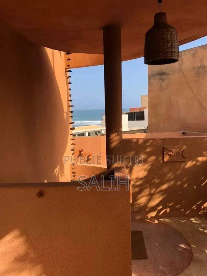 11chbre Maison dans Salih-Immo, Yoff à Vendre