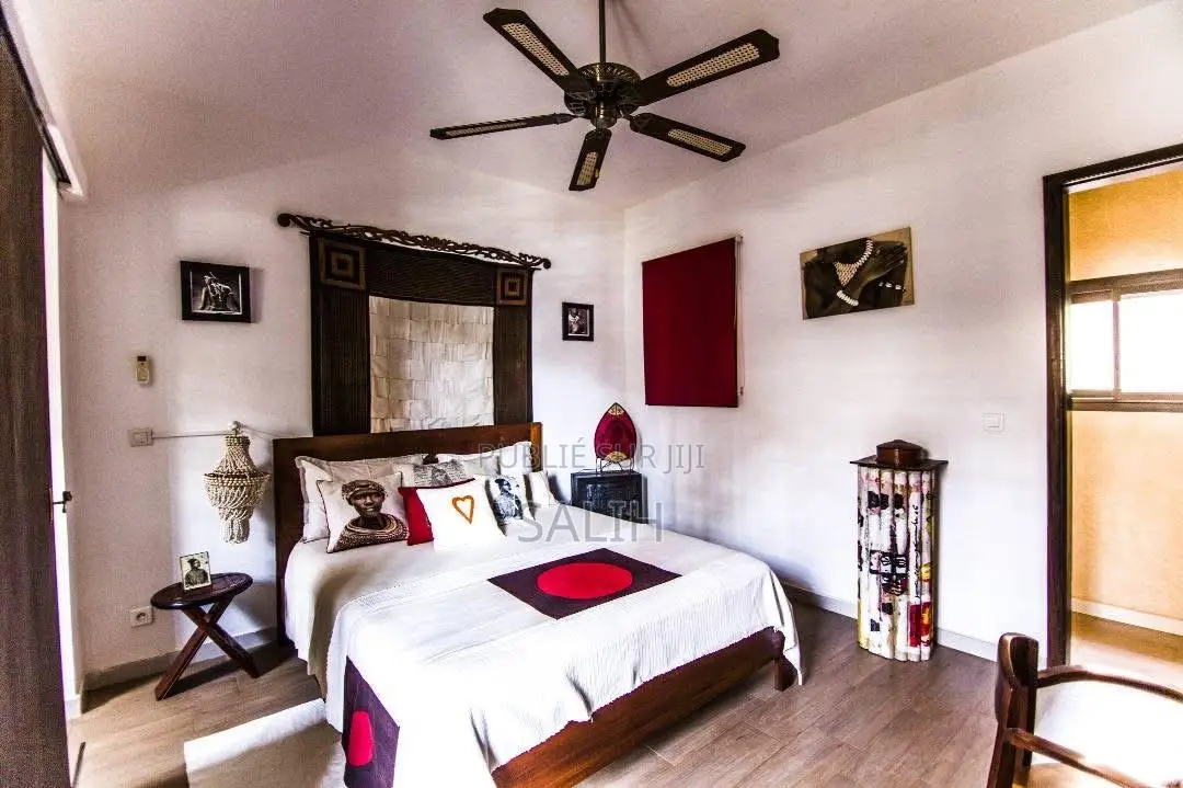 11chbre Maison dans Salih-Immo, Yoff à Vendre