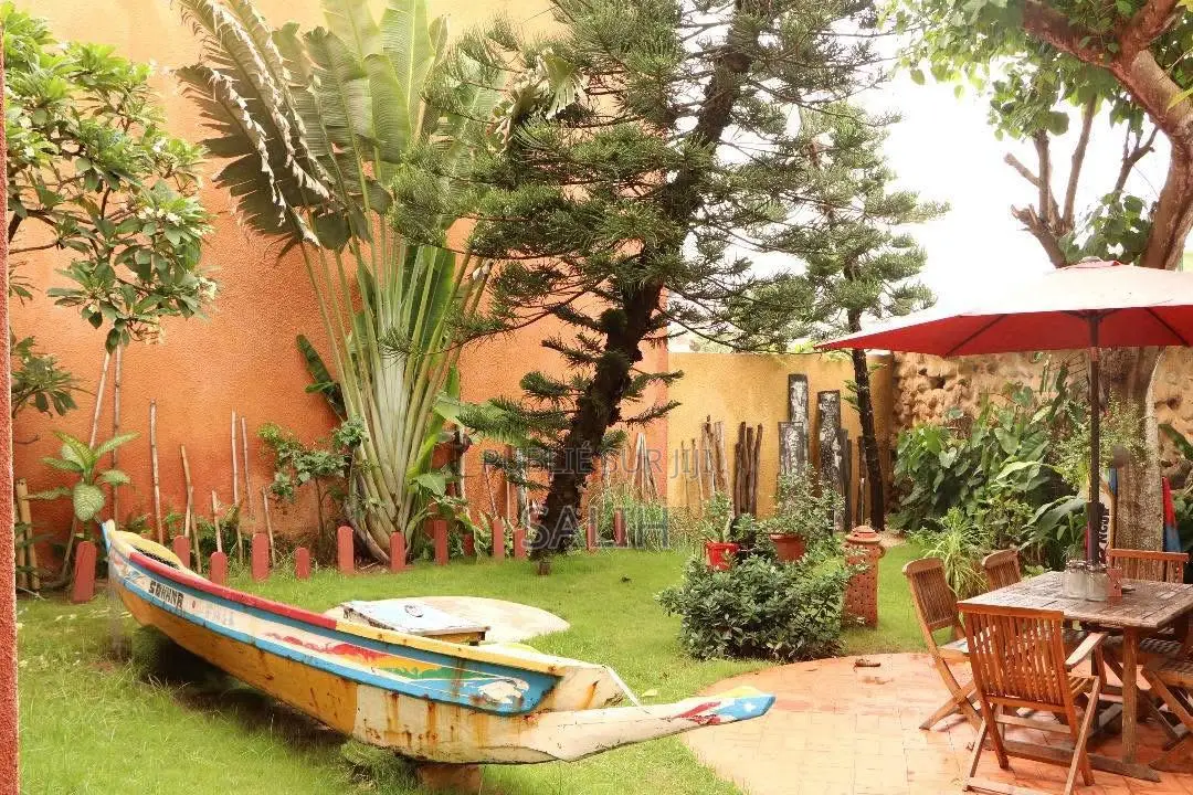 11chbre Maison dans Salih-Immo, Yoff à Vendre