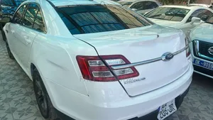 Ford Taurus 4dr Sedan 2016 Blanc